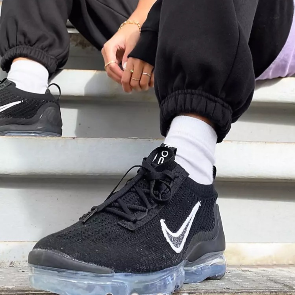 Nike Air Vapormax Flyknit 2021. Womens 6.5 (5y)